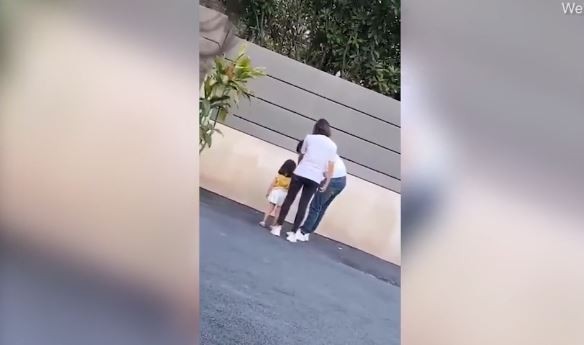 Video: golpea a su hija de 3 años porque posó mal para una foto | Internacionales