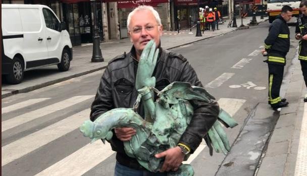 Milagro en Notre Dame: hallaron el gallo que coronaba la aguja que se desplomó de la catedral | Internacionales