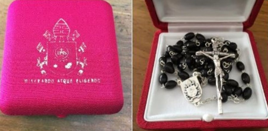 El papa Francisco le regaló un rosario bendecido a Amado Boudou | Política