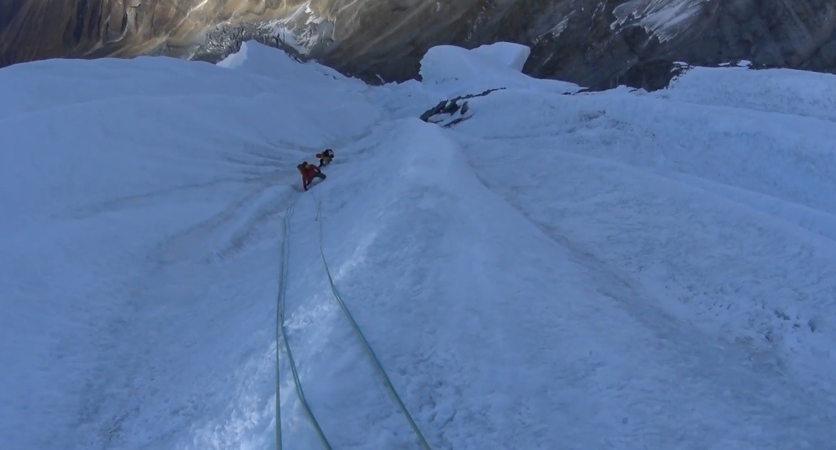 Dan por muertos a tres de los mejores montañistas del mundo tras una avalancha | Internacionales