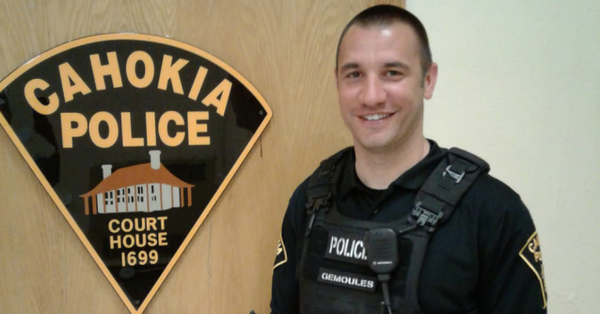 Un policía detuvo a un hombre y terminó ayudándolo a conseguir trabajo | Redes