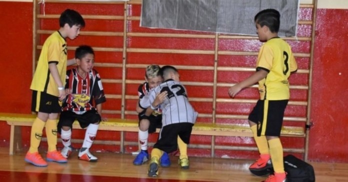 Ejemplo para todos: salieron campeones y fueron a consolar a sus rivales que lloraban | Deportes