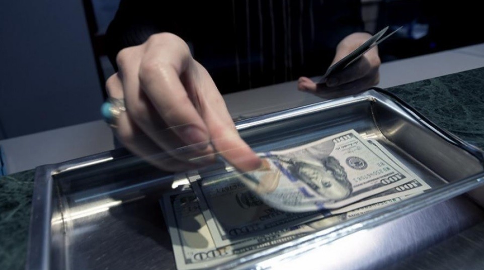 El dólar trepó a $46,80 y el Riesgo País superó los 1000 puntos | Economía