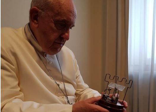 El Papa Francisco recibió una artesanía elaborada en la cárcel de Mercedes | Actualidad