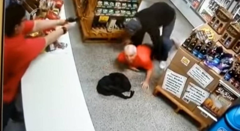 Video: una comerciante mató a un ladrón que intentó robar en su negocio | Internacionales