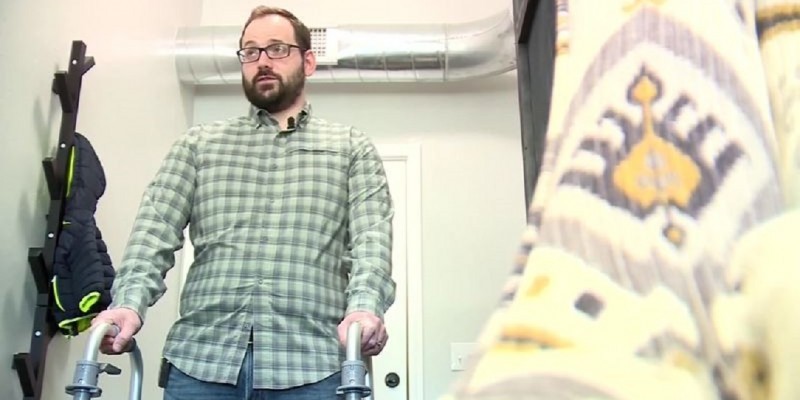 Un hombre sufrió un ACV al hacer sonar su cuello | Curiosidades