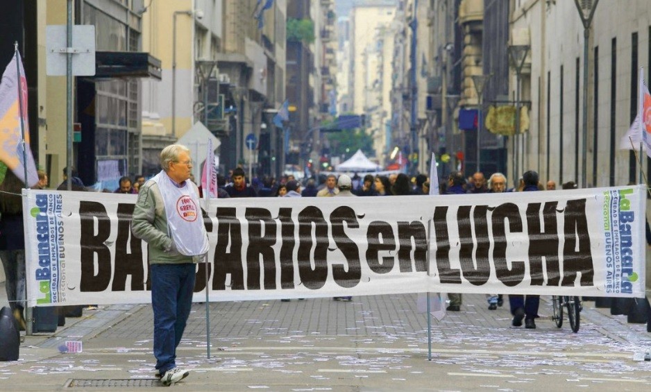 Bancarios acordó un 19,5 por ciento de aumento para abril y mayo a cuenta de la paritaria | Economía