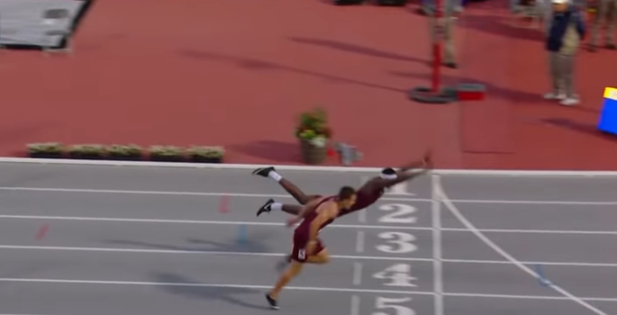 Dejándolo todo: un corredor se tiró de palomita para llegar primero a la meta | Redes