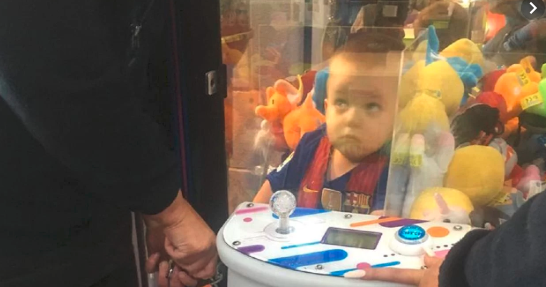 La historia del nene de 3 años que se quedó atrapado en la máquina de peluches | Curiosidades