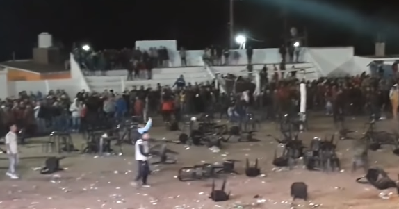 Batalla campal en un recital de La Mona Jiménez: piedras, sillazos y detenidos en Córdoba | Espectáculos