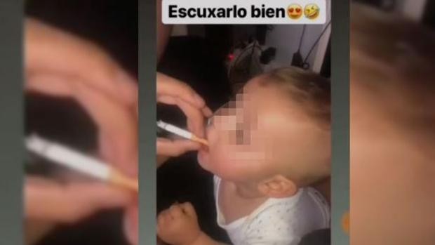 Subió un video de su bebé fumando un cigarrillo y la destrozaron en las redes sociales | Curiosidades