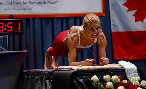 Abdominales de hierro: la mujer que batió el récord de plancha | Curiosidades