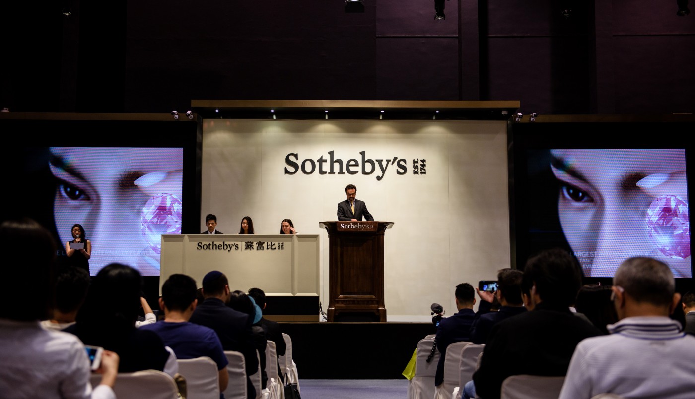 Magnate francés compra la casa de subastas Sotheby's por 3,700 millones de dólares | Internacionales