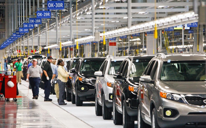 La actividad económica bajó 1,3% en abril: 13 meses consecutivos de caída | Economía