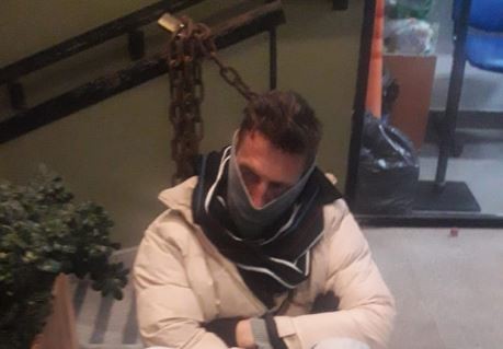 Confesó que es adicto y lo despidieron: sus compañeros piden que lo reincorporen | Redes