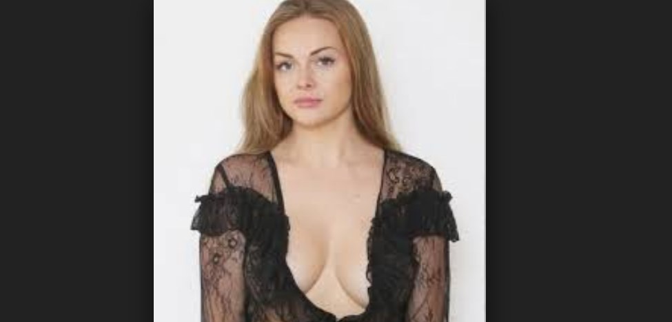 La joven que hicieron bajar del avión por tener un escote "demasiado hot y sin corpiño" | Curiosidades