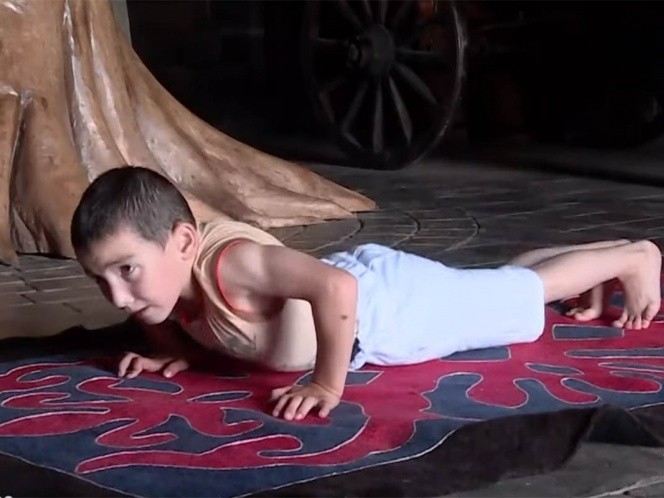 Video: el nene de 6 años que hizo 3.270 flexiones de brazo y se ganó un departamento | Internacionales