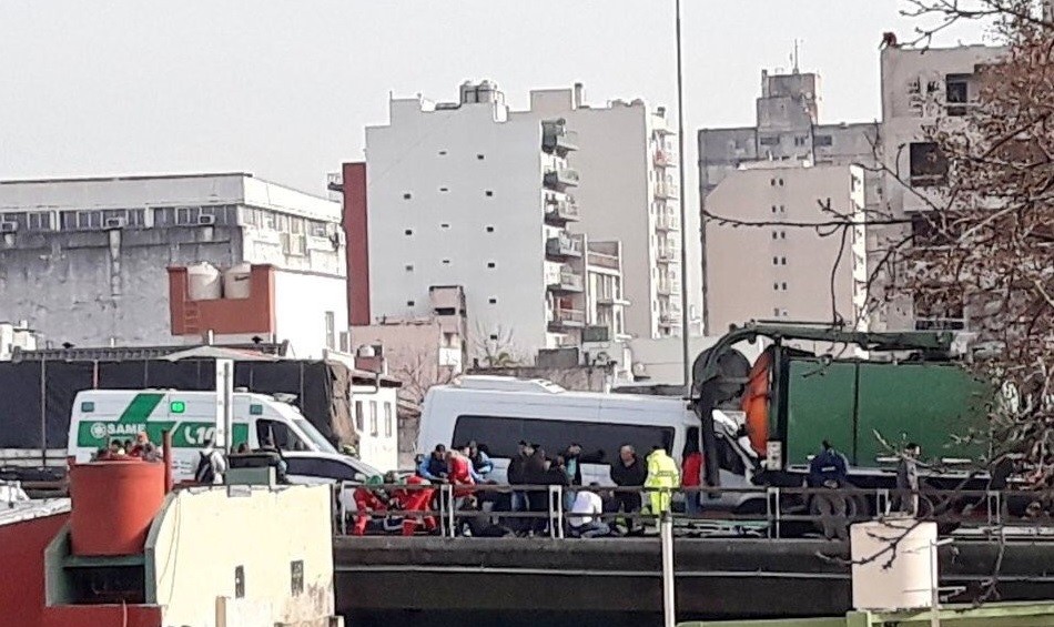Al menos 25 heridos por un choque en cadena en la Autopista 25 de Mayo | Actualidad