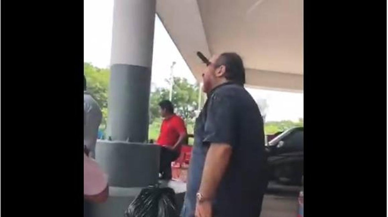 Video: discutían por un lugar para estacionar y terminó con un cuchillo clavado en la cara | Internacionales