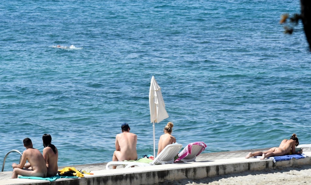 El país que quiere recuperar la era dorada del turismo nudista | Internacionales