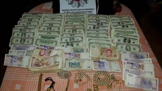 Le robaron una garrafa donde guardaba medio millón de dólares y joyas | Actualidad