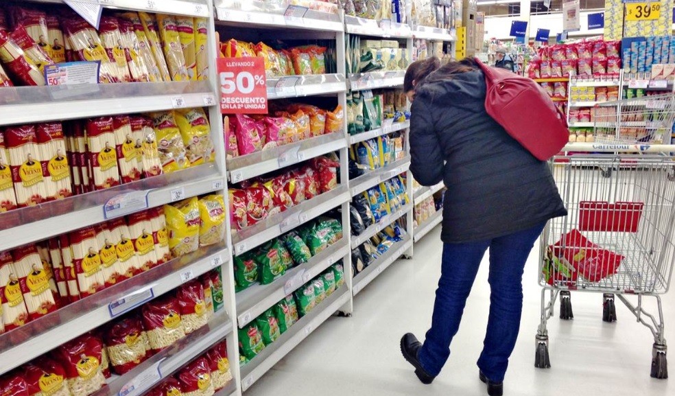 En mayo las ventas en supermercados cayeron 13, 5 por ciento y en shoppings el 18,7 | Economía
