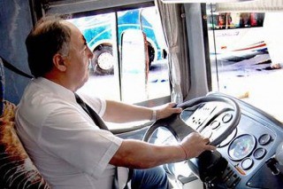 Manejar más de cuatro horas diarias puede causar lesiones crónicas en la columna | Actualidad