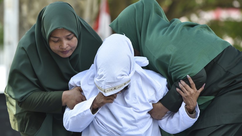 Azotaron a una pareja en Indonesia por tener relaciones sexuales antes del matrimonio | Internacionales