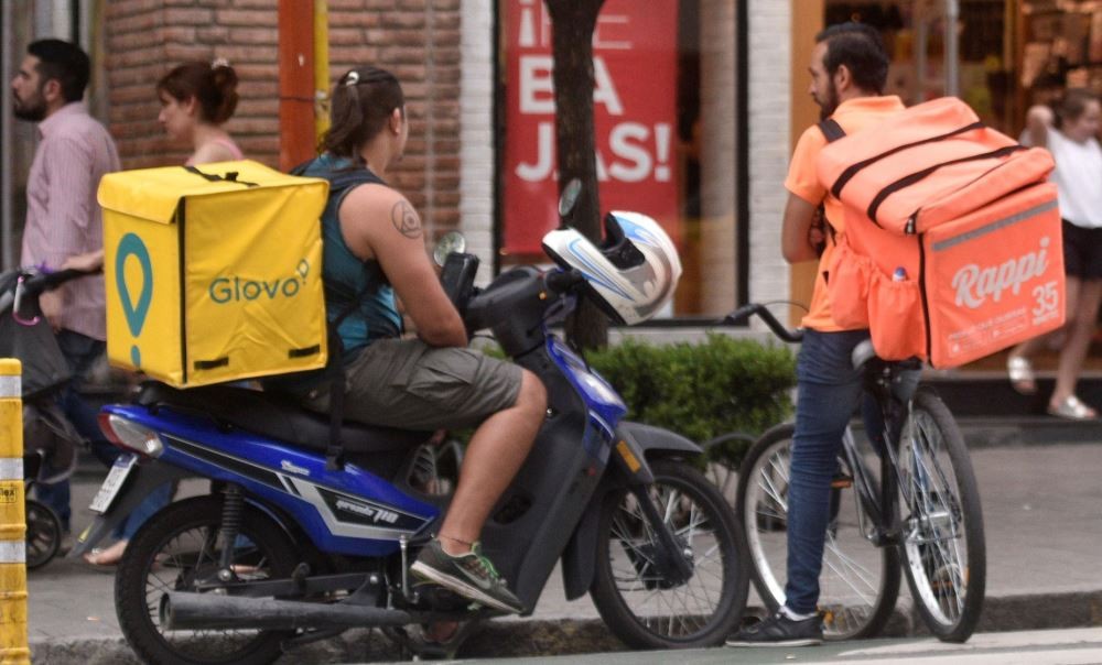 De "manera clandestina", los repartidores de las apps de delivery siguen trabajando | Actualidad