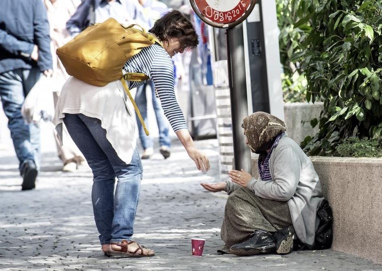En una ciudad sueca los mendigos deberán pagar una licencia para mendigar en la calle | Internacionales