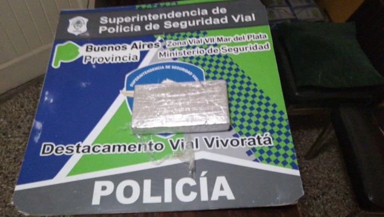 Lo echaron del país por vender droga y apareció con un kilo de cocaína | Actualidad