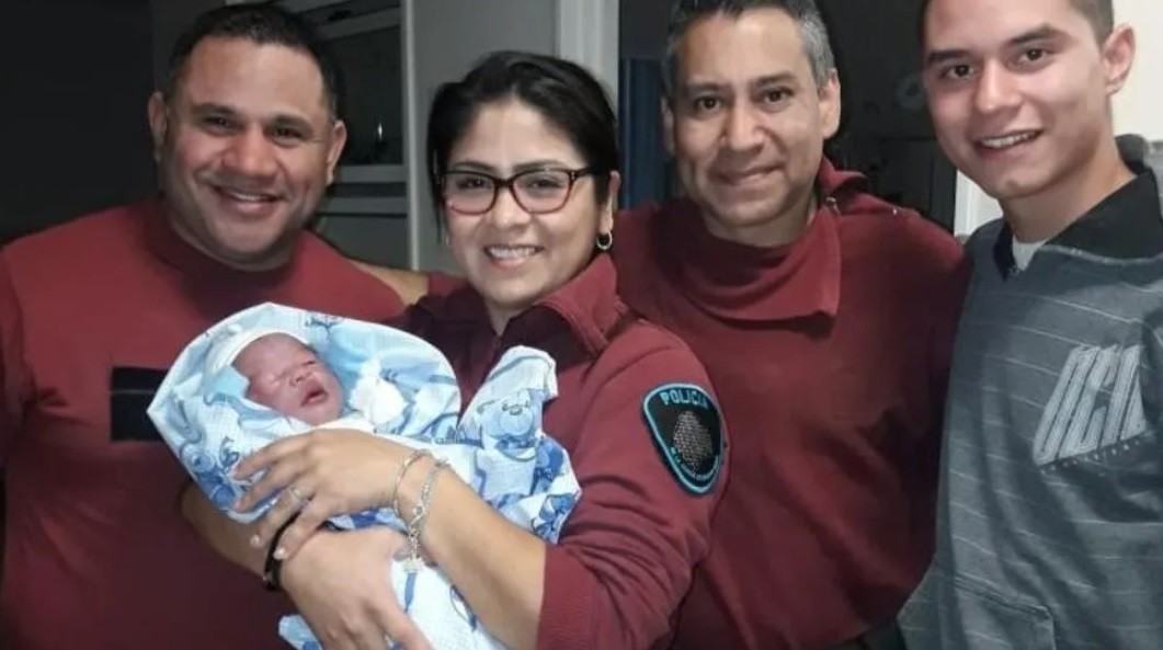 Mujer dio a luz en un patrullero cuando la llevaban al hospital | Actualidad