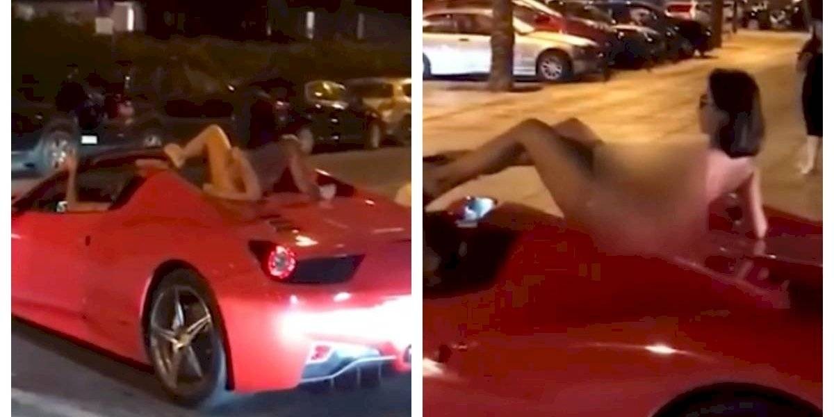 Video: sorpresa por la mujer desnuda que recorre Ibiza sobre una Ferrari | Curiosidades