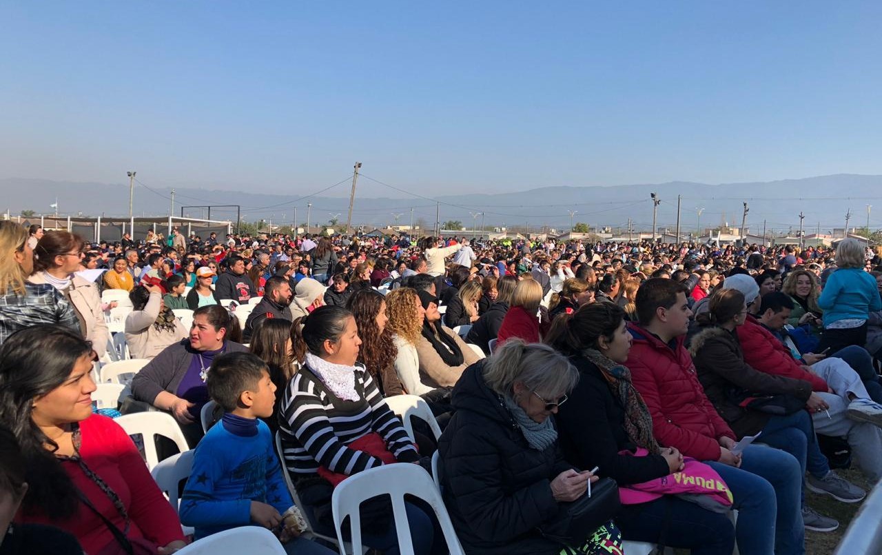 Una multitud espera en Lomas de Tafí por la ilusión de la casa propia | Actualidad
