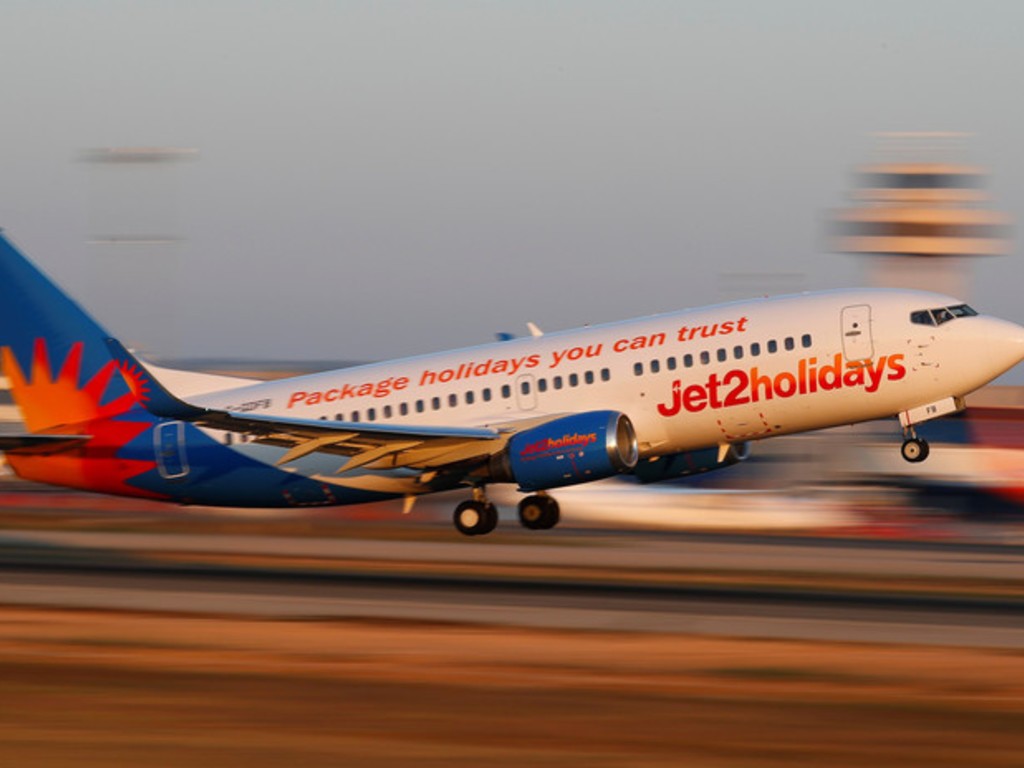 Se desmayó el piloto de un avión y un pasajero colaboró con el aterrizaje de emergencia de la aeronave | Curiosidades