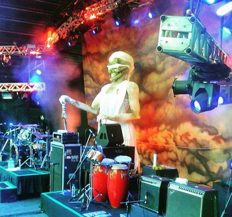 Polémica: la escenografía del último show de Fontanet recuerda a Cromañón | Actualidad