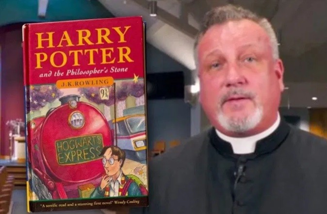 Cura retira los libros de Harry Potter de su escuela por consejo de exorcistas | Curiosidades