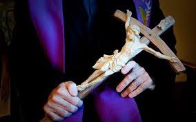 Entre Ríos: denuncian que un cura exorcisó a alumno en el patio de la escuela | Actualidad