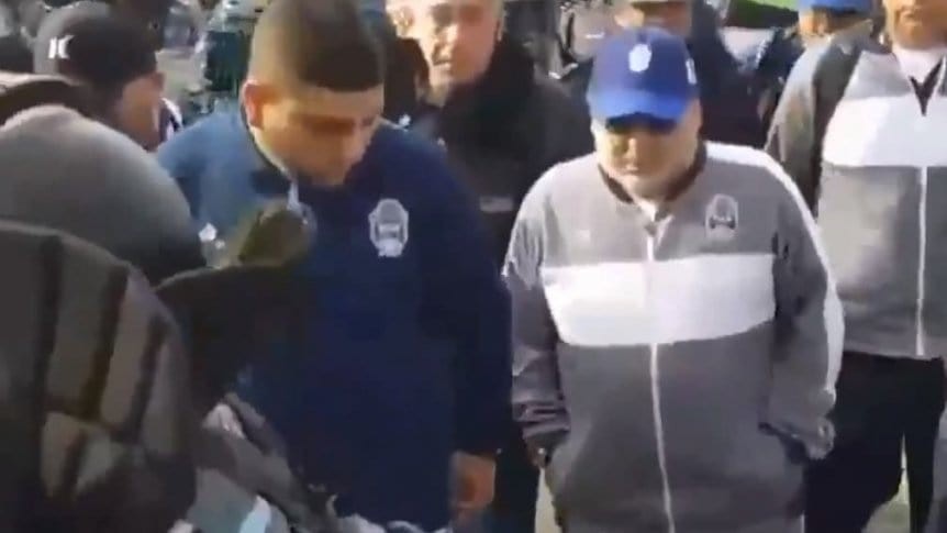En medio de un impresionante operativo de seguridad, llegó Maradona al Bosque | Deportes