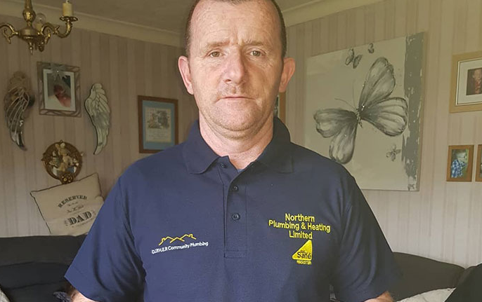 El plomero que se volvió viral por la increíble tarifa que le cobró a una abuelita de 91 años con cáncer terminal | Curiosidades