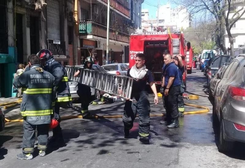 Murió un nene de 3 años por un incendio en un hotel familiar de Flores | Actualidad