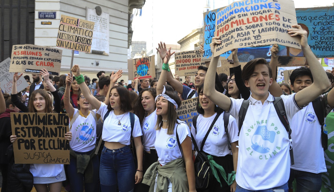 Marcha de jóvenes al Congreso para protestar contra el cambio climático | Actualidad