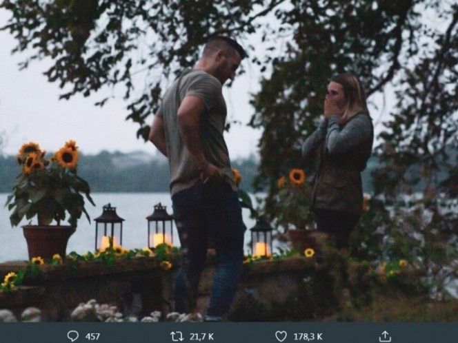 La joven que se disfrazó de arbusto para sacar la foto del momento en el que proponen matrimonio a su hermana | Curiosidades