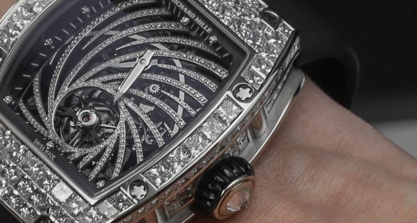 Paris: le robaron en la calle un reloj valuado en 800 mil dólares a un empresario japonés | Internacionales