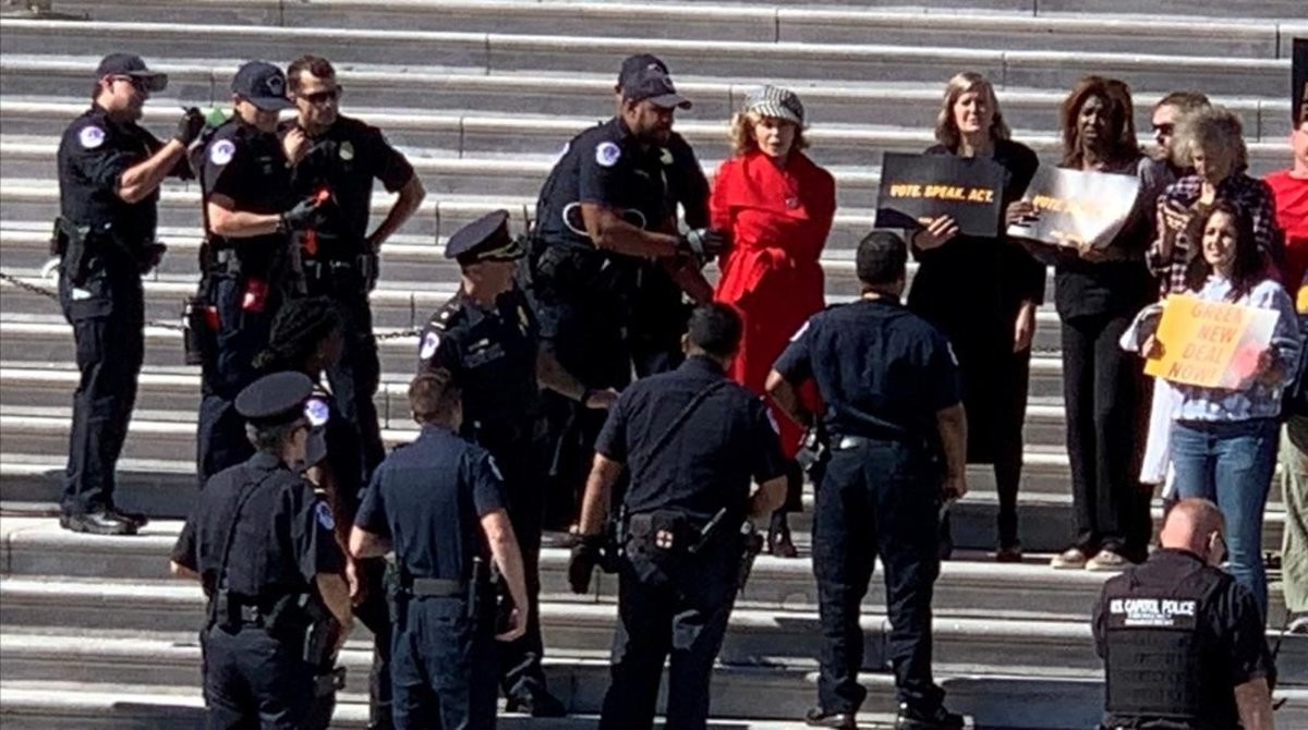 Video: detuvieron a Jane Fonda en una protesta contra el cambio climático | Internacionales
