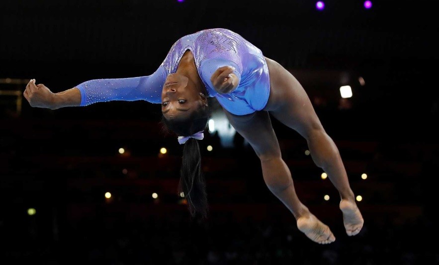Simone Biles ganó cinco oros en Stuttgart y rompió el récord de medallas en mundiales | Deportes