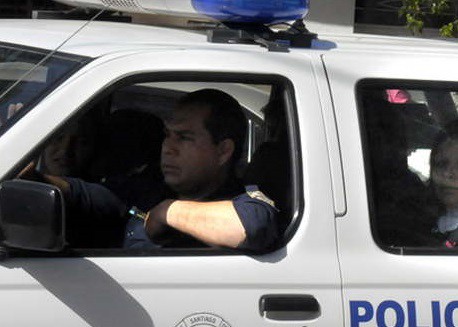 Detuvieron a una mujer por acuchillar al perro de su vecina | Actualidad