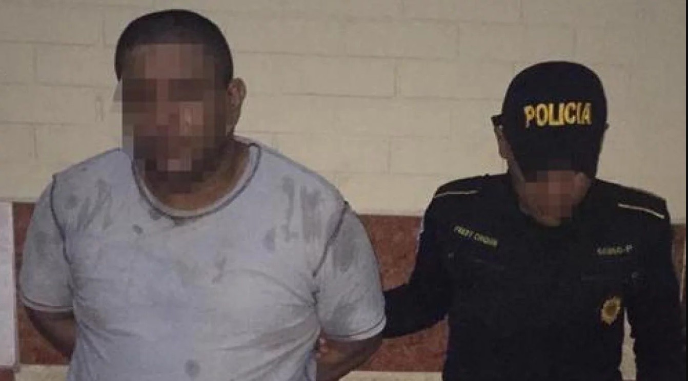 Vio una sobra en su casa, se asustó y disparó: mató a su hijo de 11 años | Internacionales