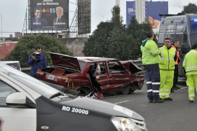 Escaparon de un control policial y chocaron: un muerto y seis heridos | Actualidad