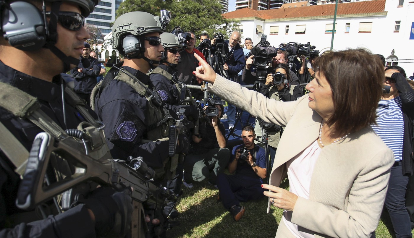 Patricia Bullrich: "Esa filosofía del golpe de Estado callejero es algo que tenemos que combatir fuertemente" | Política
